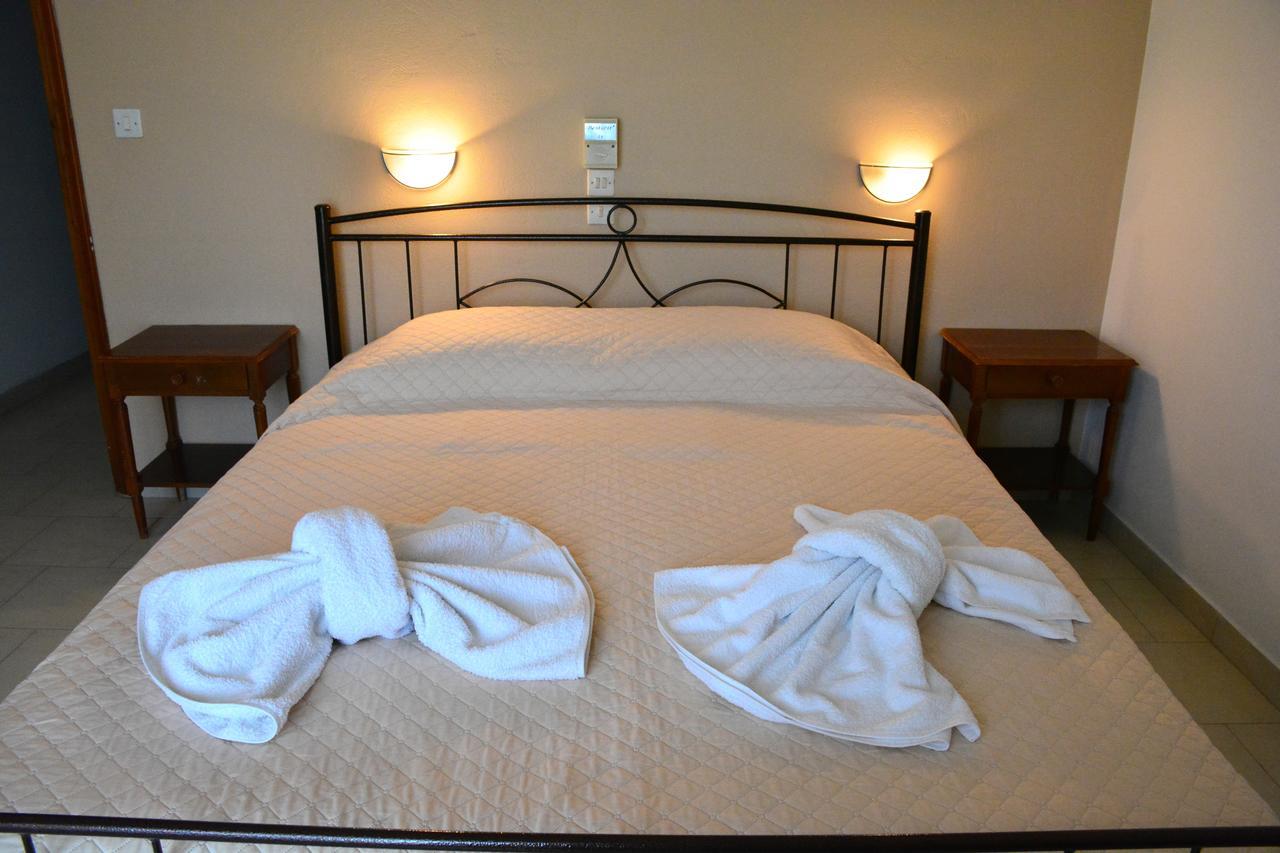 Voula Apartments Agia Marina  ภายนอก รูปภาพ